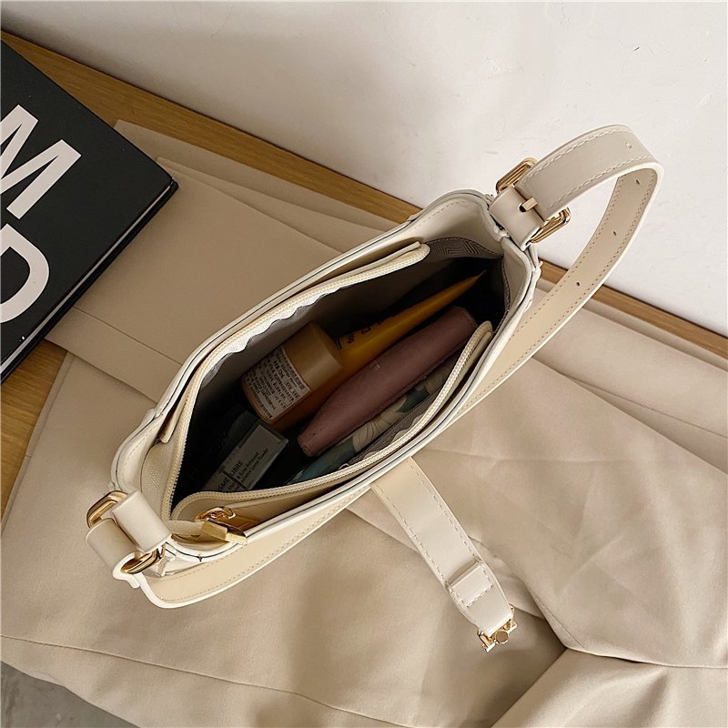 Colette | Vintage Baguette Shoulder Bag
