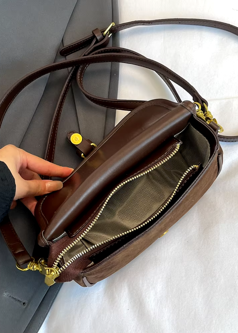 Women's Suede Shoulder Bag – Small Crossbody Bag Vegan & Vintage