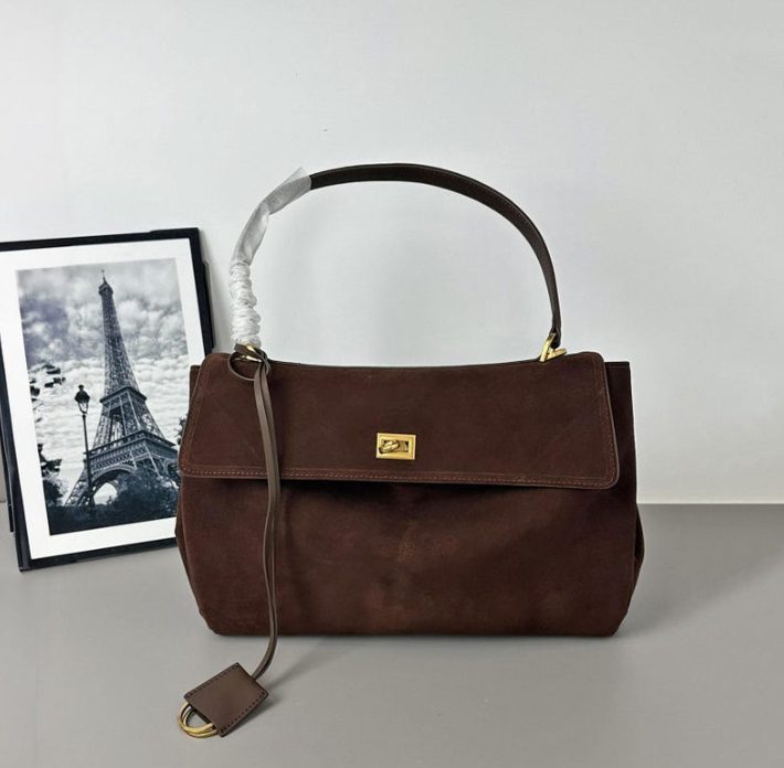 Luxurious vegan leather tote bag